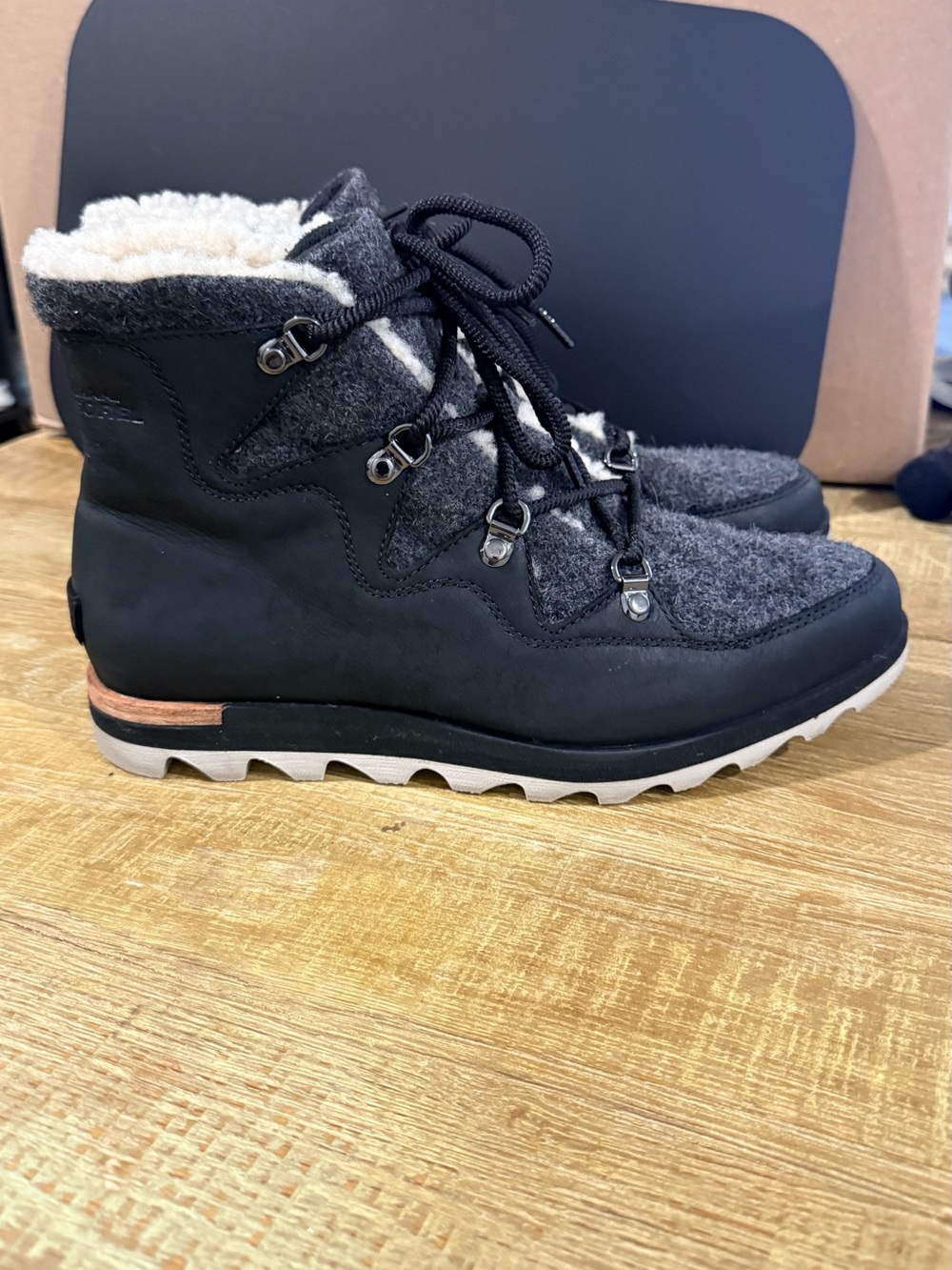 Sorel | Sneakchic Alpine Lace Up Boots | Black \ Size 9.5 - Picture 3 of 7